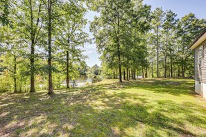 House (3 Bedrooms) | Interior - Waterfront Home w/ Deck & Yard, 4 Mi to Farmville! (Farmville)