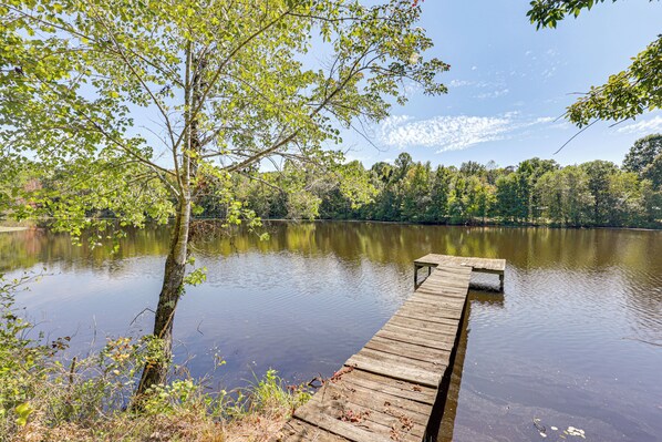 A wooden dock extending into a calm lake surrounded by trees. - Waterfront Home w/ Deck & Yard, 4 Mi to Farmville! (Farmville)