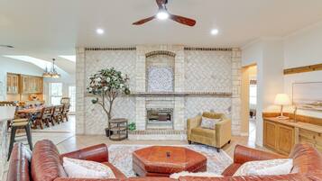 House (4 Bedrooms) | Interior