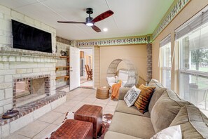 House (4 Bedrooms) | Interior - 5 Acres! Countryside Getaway Outside Fort Worth (Crowley)