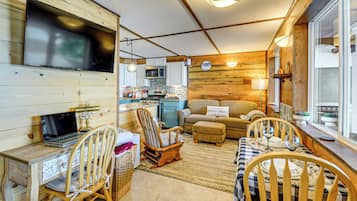 House (2 Bedrooms) | Interior