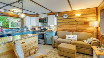 House (2 Bedrooms) | Interior