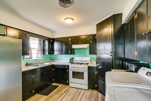 2 Mi to Phillips 66 Refinery: Home w/ Yard