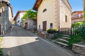Exterior - 'The Waterfall Chalet' Apartment with Mountain View, Private Garden and Balcony (Villair)
