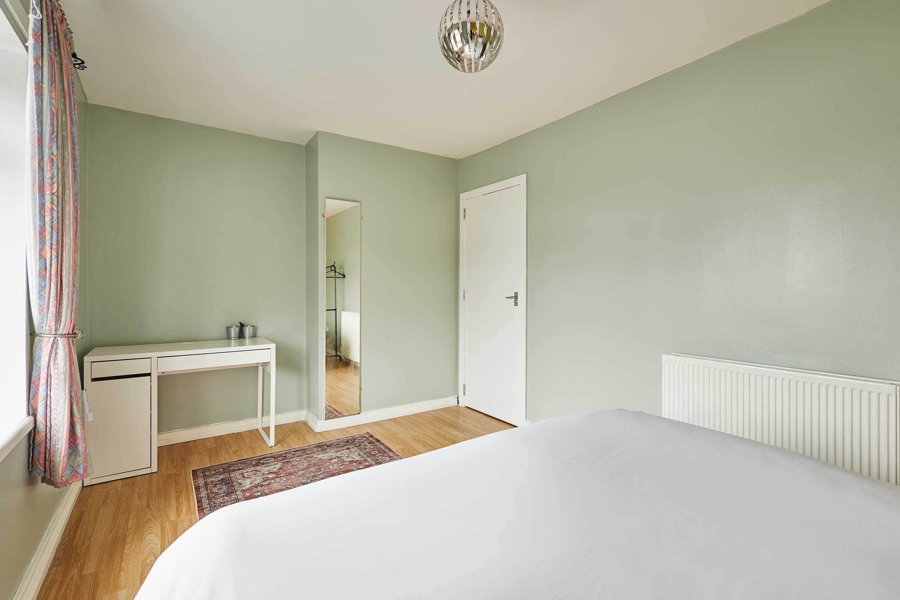 2 bedrooms, iron/ironing board, travel cot, WiFi