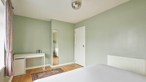 2 soverom, strykejern/-brett, reiseseng for barn og wi-fi