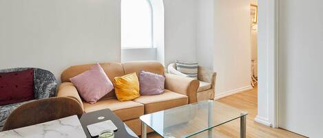 Een televisie en een kantoor