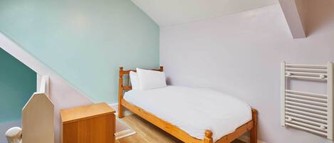 2 habitaciones, tabla de planchar con plancha, cuna de viaje y wifi