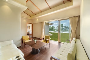 Anata valley view cottage with living room & balcony | リビング エリア | 50 インチのスマートテレビ (衛星放送視聴可)