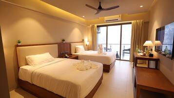 Sattva room with valley view and balcony | Ylelliset vuodevaatteet, minibaari, silitysrauta/-lauta, ilmainen Wi-Fi