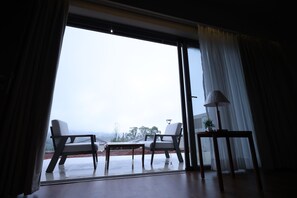 Amora valley view cottage with swimming pool | Balcony