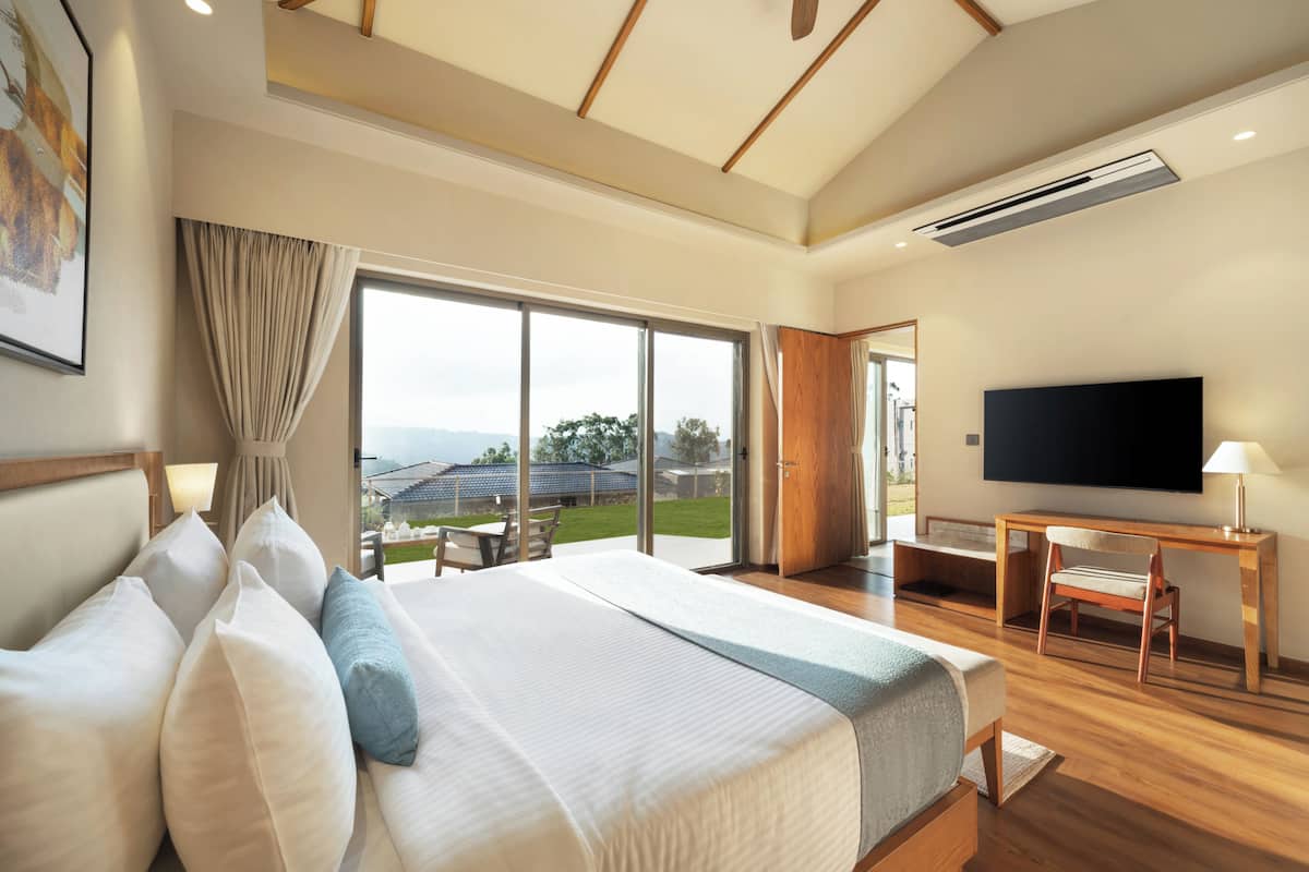 Amora valley view cottage with swimming pool | Premium bedding, minibar, iron/ironing board (on request), WiFi (free)