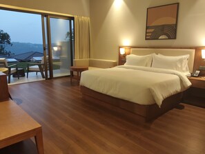 Ananda valley view cottage with balcony | Sengetøy av topp kvalitet, minibar og strykejern/-brett