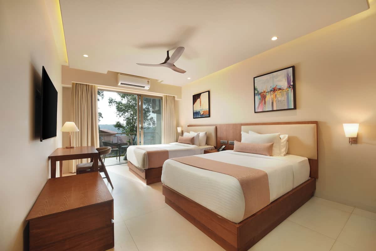 Sattva room with balcony | Premium bedding, minibar, iron/ironing board (on request), WiFi (free)