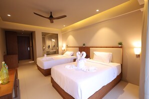 Sattva room with valley view and balcony | Ylelliset vuodevaatteet, minibaari, silitysrauta/-lauta, ilmainen Wi-Fi