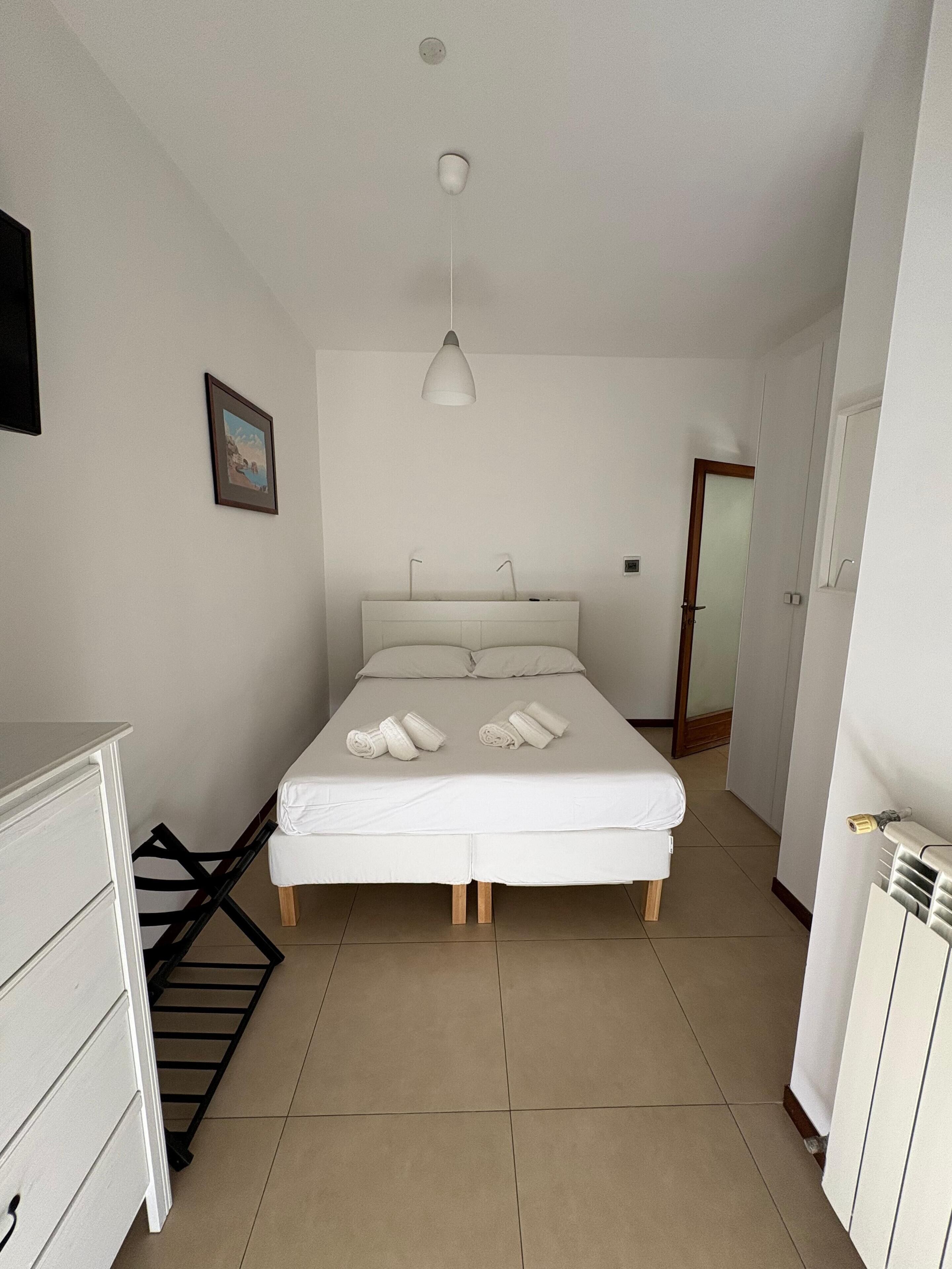 1 chambre, bureau, fer et planche à repasser, Wi-Fi gratuit