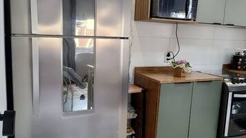 Comfort House | Private kitchen | Fridge, microwave, cookware/dishes/utensils, dining tables