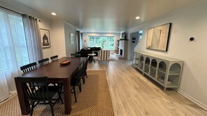 Dining - 2026 Open fire pit short bike ride to beach steps to farmers market (New Buffalo)