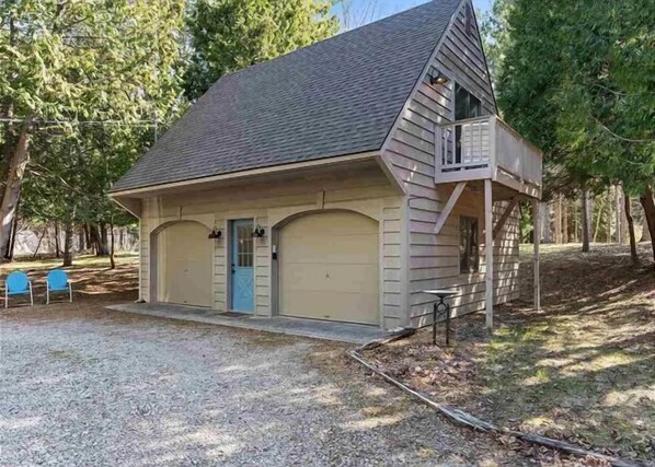 Exterior - Cedar Bluff Carriage House (Harbor Springs)