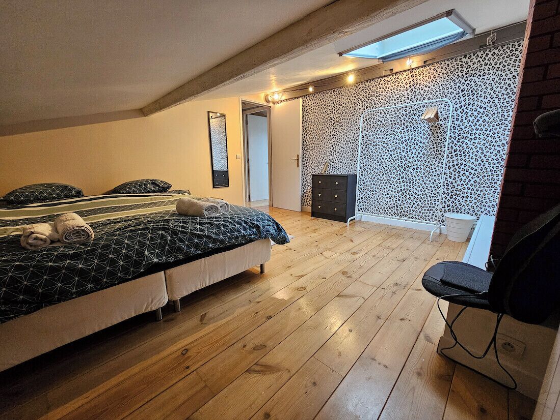 3 chambres, fer et planche à repasser, Wi-Fi, draps fournis