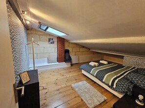 3 室のベッドルーム、アイロン / アイロン台、WiFi、ベッドシーツ