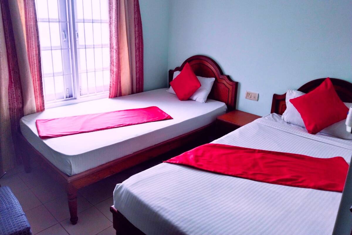 Quarto casal standard, vista para a cidade | Wi-Fi de cortesia, roupa de cama