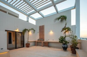 المنطقة المحيطة بالمنشأة