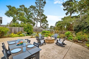 Outdoor dining - 3984 Life of Riley - Hot Tub in Del Monte Forest (Pebble Beach)