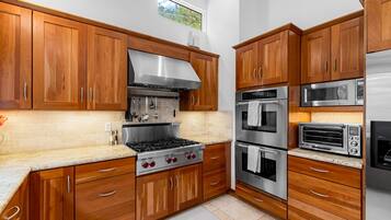 冰箱、微波炉、烤箱、炉灶