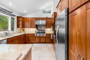 Fridge, microwave, oven, stovetop - 3984 Life of Riley - Hot Tub in Del Monte Forest (Pebble Beach)