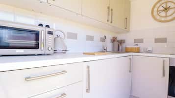 Cookware/dishes/utensils