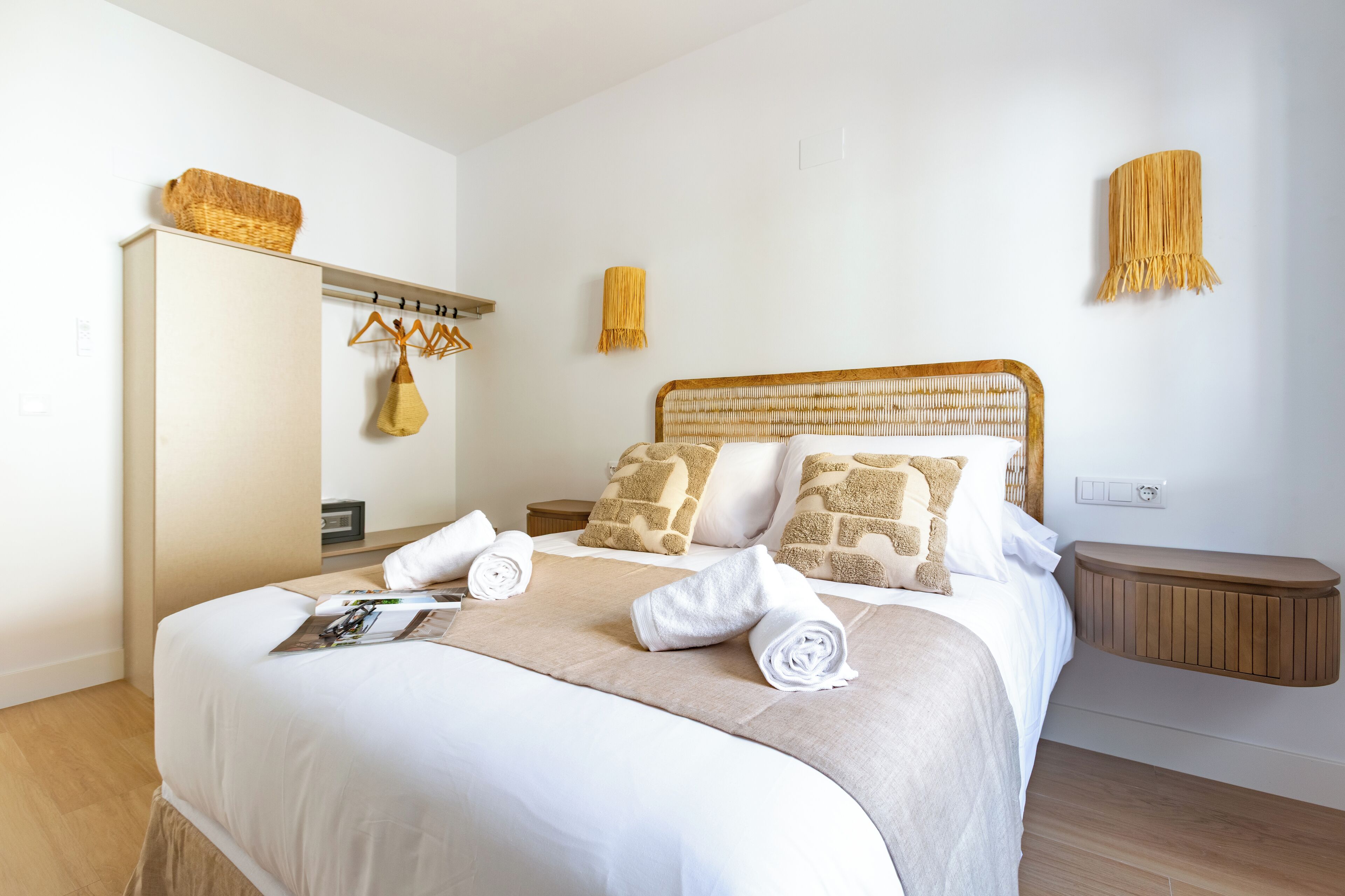 1 dormitorio, tabla de planchar con plancha, Internet y ropa de cama