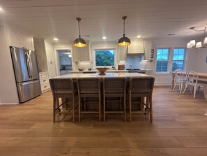 Micro-ondes, four, plaque de cuisson, lave-vaisselle