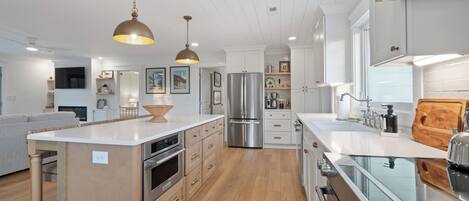 Micro-ondes, four, plaque de cuisson, lave-vaisselle