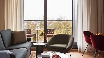 Appartement, 1 slaapkamer | Woonruimte | Een 40-inch smart-tv met satellietzenders en streamingdiensten