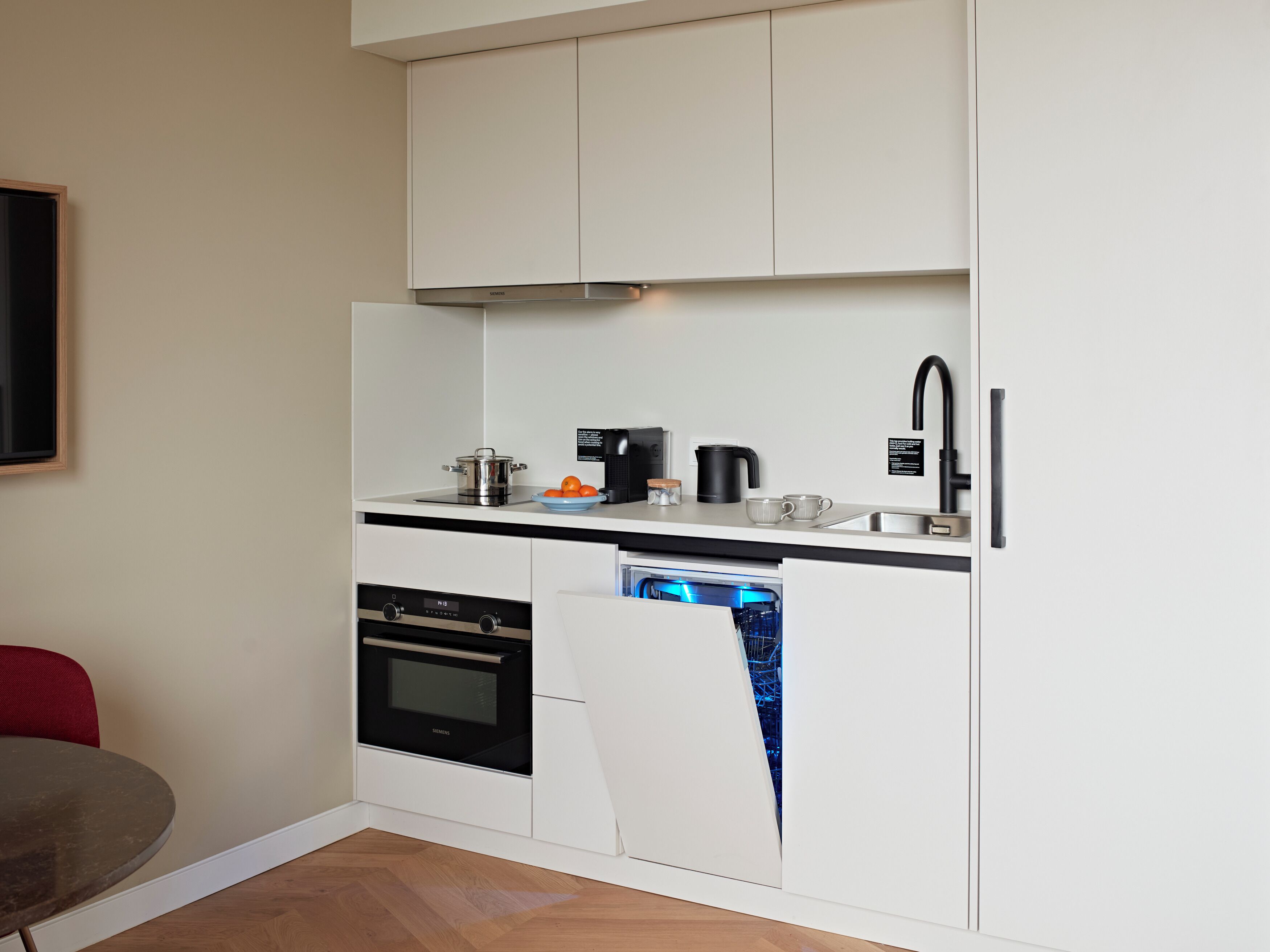 Appartement, 1 slaapkamer | Privékeuken | Een koelkast/vriezer, een magnetron, een oven, een kookplaat