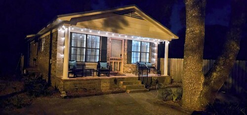 Cottage on Cadillac, Fantastic 3-bedroom with Outdoor Firepit on Dauphin Island