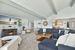 House, Multiple Beds, Hot Tub (Lake Home Oasis) | Living area | 42-inch flat-screen TV with digital channels