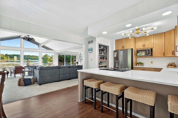 House, Multiple Beds, Hot Tub (Lake Home Oasis) | Private kitchen | Fridge, microwave, oven, stovetop