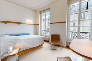 Room - Altido Delightful 1bed Studio w Shared Co-working Space (Paris)