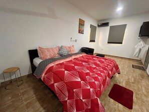 3 bedrooms, Internet, bed sheets - Enchanting 3-bedroom apartment with AC in Somanya (Somanya)