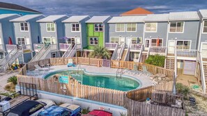 Pool - 🌊Bright & Breezy + Sunset Views | Steps to Beach | Mardi's Cozy Townhome🌊 (Navarre)