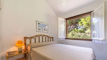 2 habitaciones, escritorio, tabla de planchar con plancha y wifi