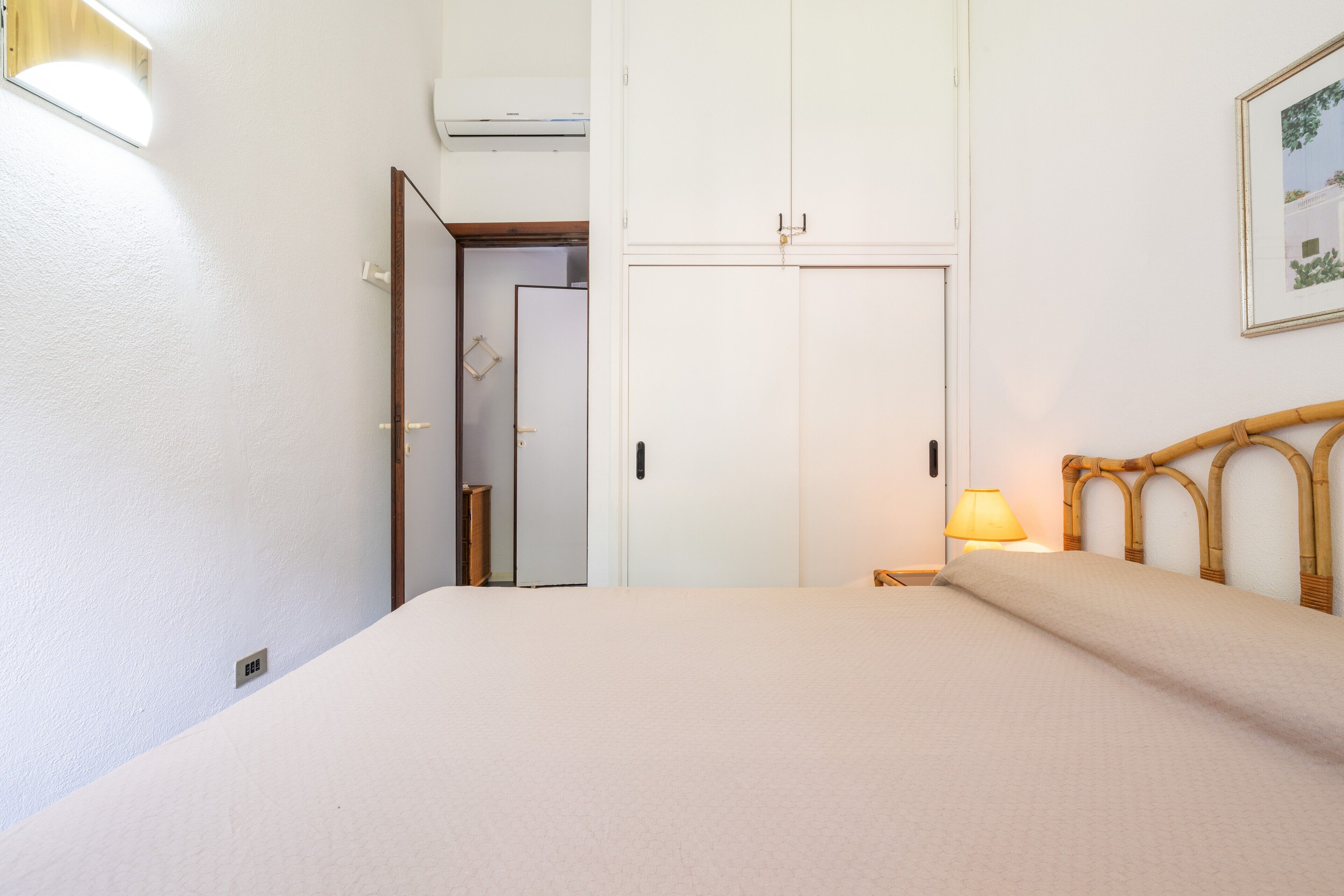 2 habitaciones, escritorio, tabla de planchar con plancha y wifi 