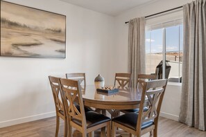 Townhome, 4 Bedrooms | Dining