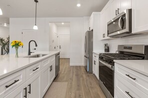 Townhome, 4 Bedrooms | Private kitchen | Fridge, oven, coffee/tea maker, toaster