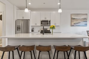 Townhome, 4 Bedrooms | Private kitchen - Ripple Retreat 4 Bedroom Townhouse (Washington)