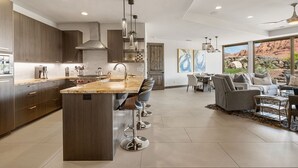 Rumah, 4 kamar tidur | Dapur pribadi | Mesin pembuat kopi/teh, lemari es, oven, dan pemanggang roti