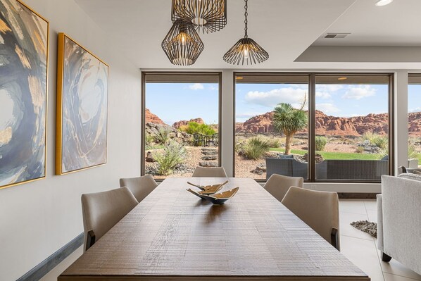 House, 4 Bedrooms | Dining