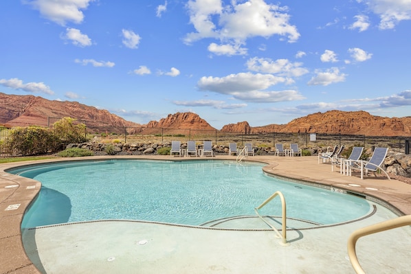 House, 4 Bedrooms | Pool